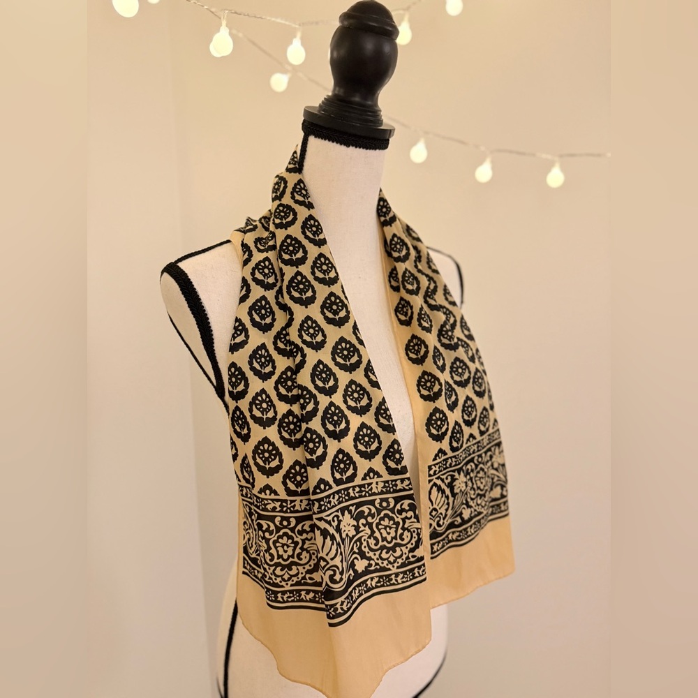 🌾 Vintage Rectangular Silk Black and Tan Scarf